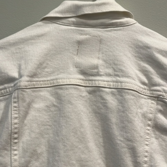 GAP.  Women’s white icon Jean jacket.  Size small.  Denim. - Picture 10 of 14